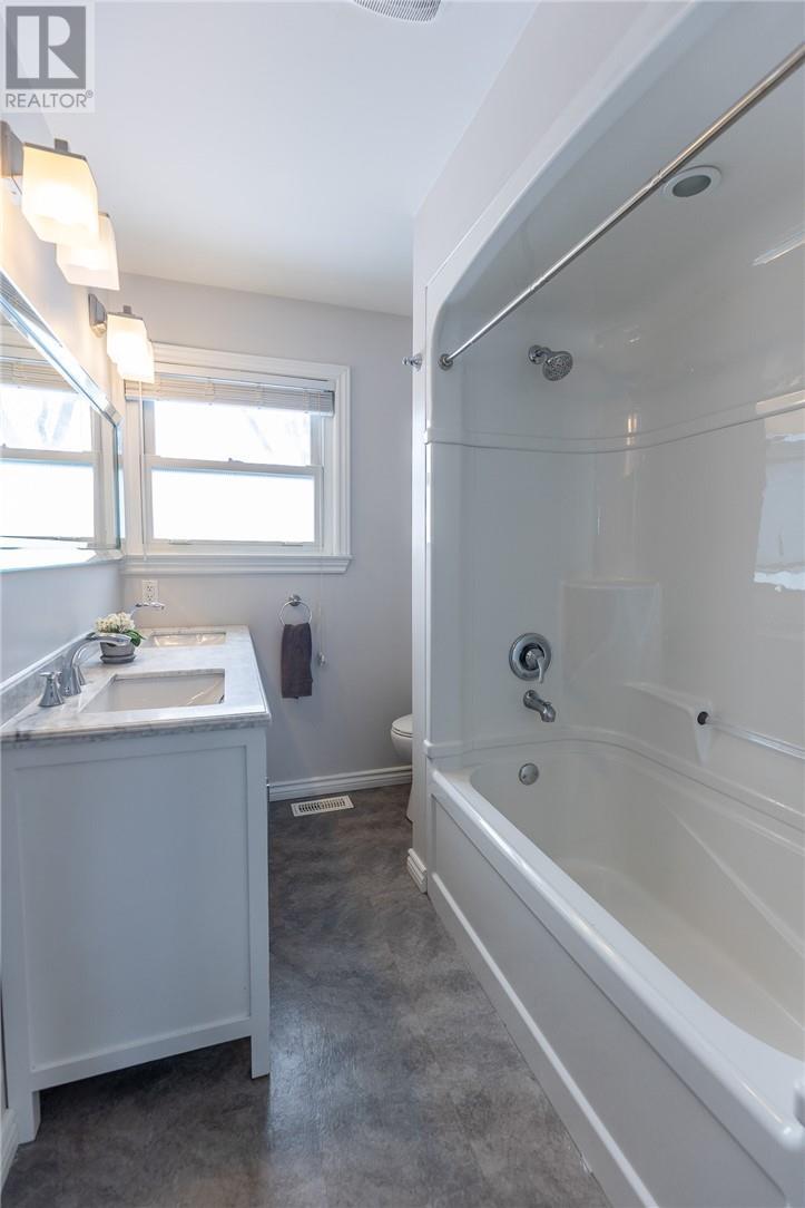 342 Southon, Espanola, ON - Indoor Photo Showing Laundry Room