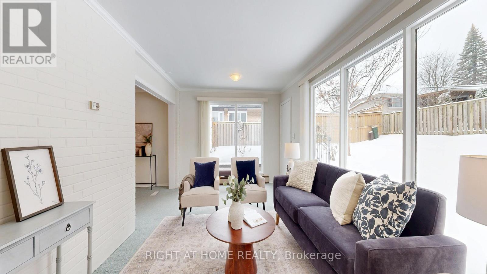 710 Oshawa Boulevard N, Oshawa (Centennial), ON - Indoor Photo Showing Living Room