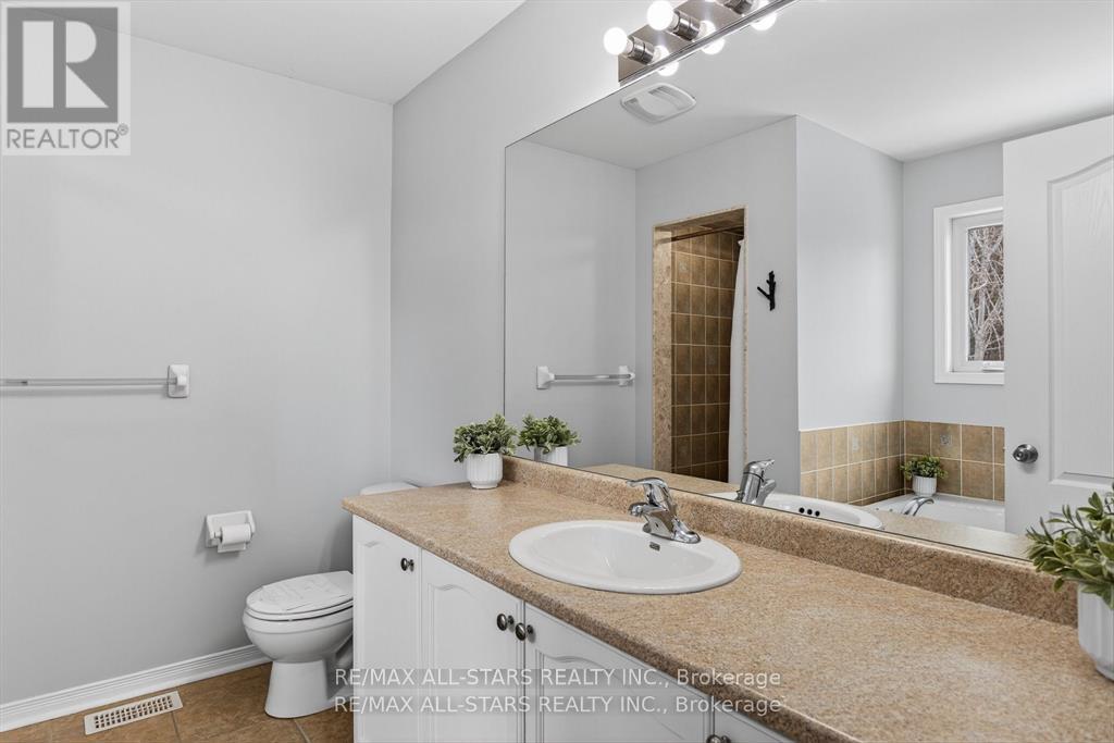 50 Cook Street, Kawartha Lakes (Lindsay), ON - Indoor Photo Showing Bathroom