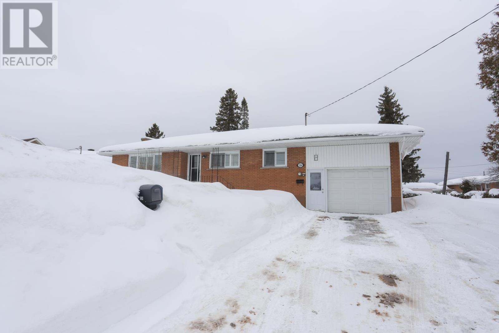 224 Doncaster Rd, Sault Ste. Marie, ON - Outdoor