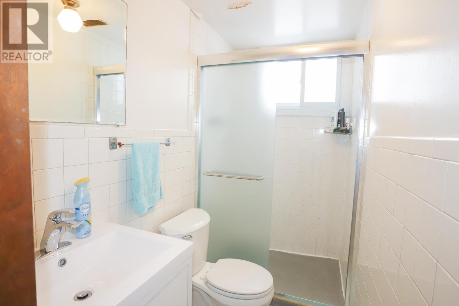 224 Doncaster Rd, Sault Ste. Marie, ON - Indoor Photo Showing Bathroom