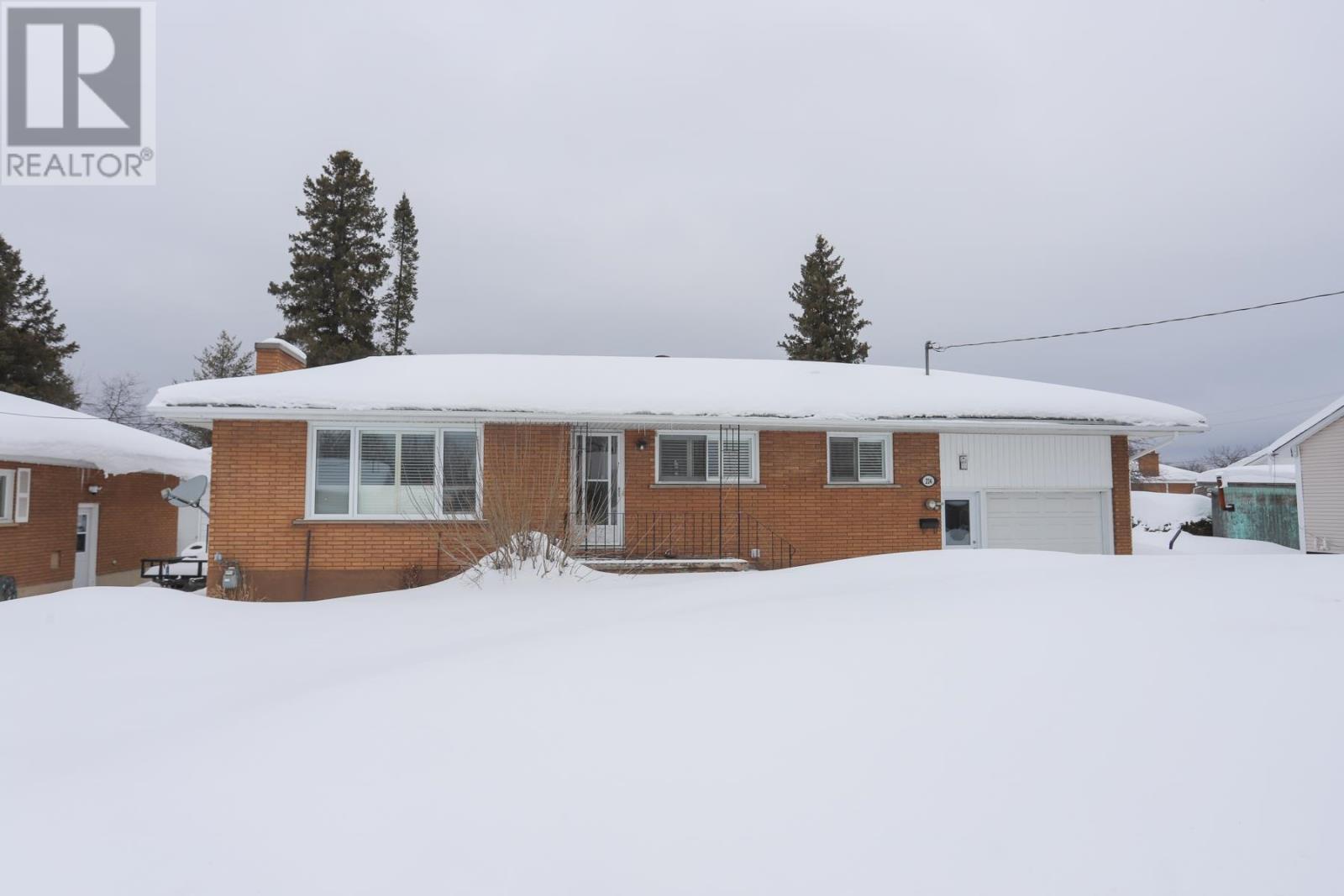224 Doncaster Rd, Sault Ste. Marie, ON - Outdoor