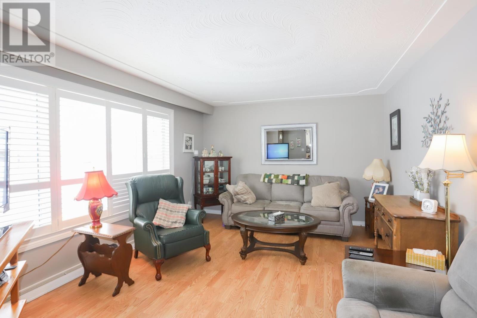 224 Doncaster Rd, Sault Ste. Marie, ON - Indoor Photo Showing Living Room