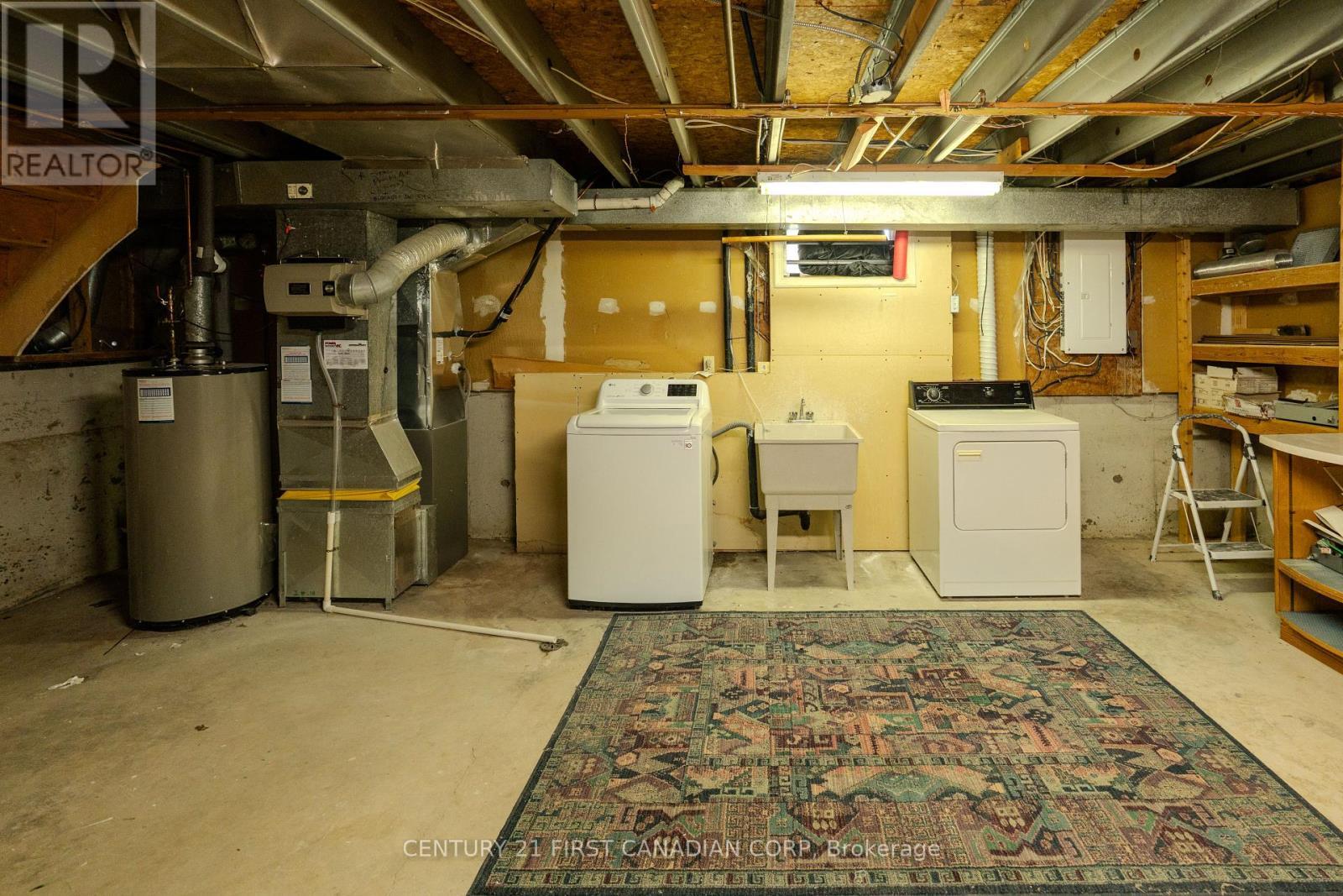 71 Adswood Road, London South (South Y), ON - Indoor Photo Showing Laundry Room