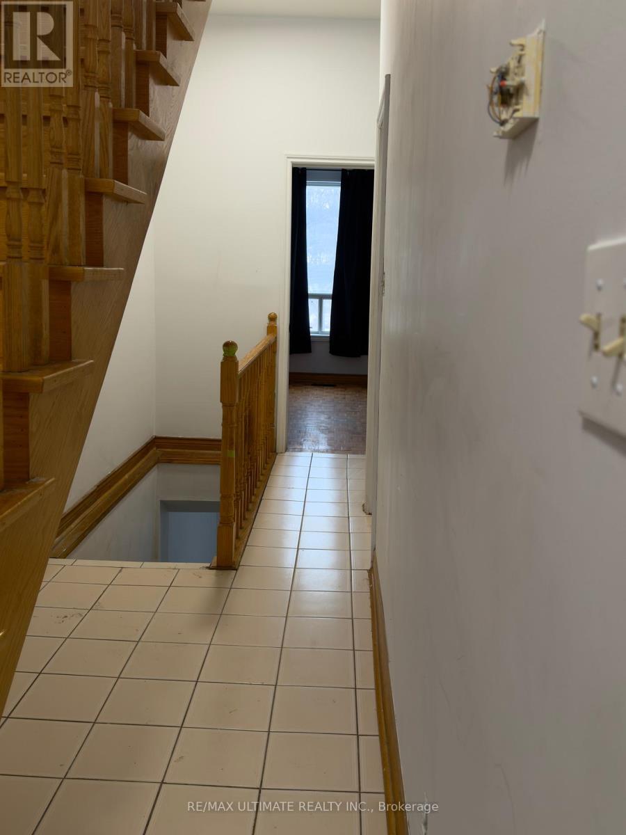 33 Shannon Street, Toronto, ON - Indoor Photo Showing Other Room