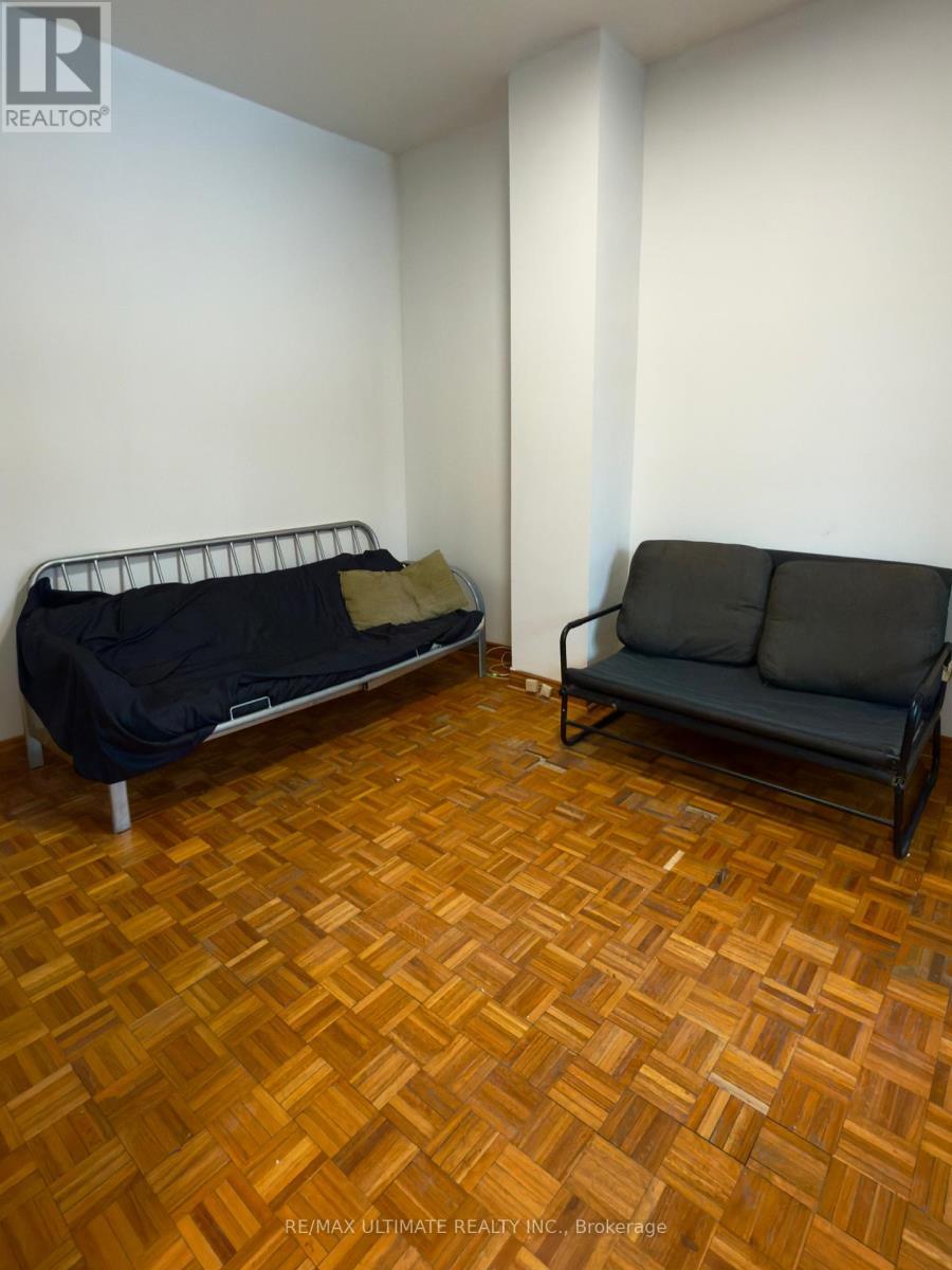 33 Shannon Street, Toronto, ON - Indoor Photo Showing Other Room