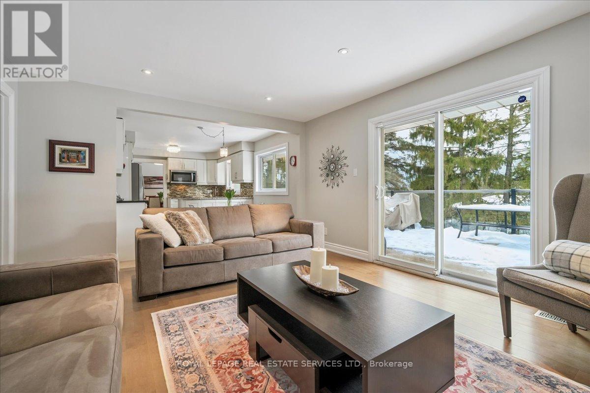 1466 Flaminia Court, Mississauga, ON - Indoor Photo Showing Living Room