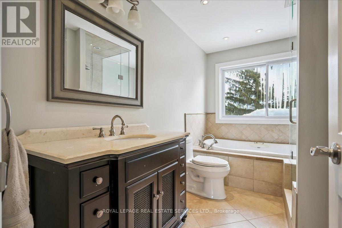 1466 Flaminia Court, Mississauga, ON - Indoor Photo Showing Bathroom