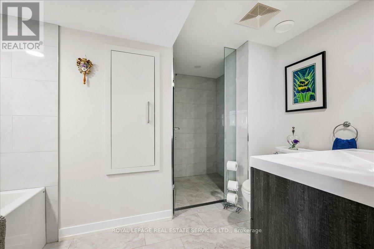 1466 Flaminia Court, Mississauga, ON - Indoor Photo Showing Bathroom