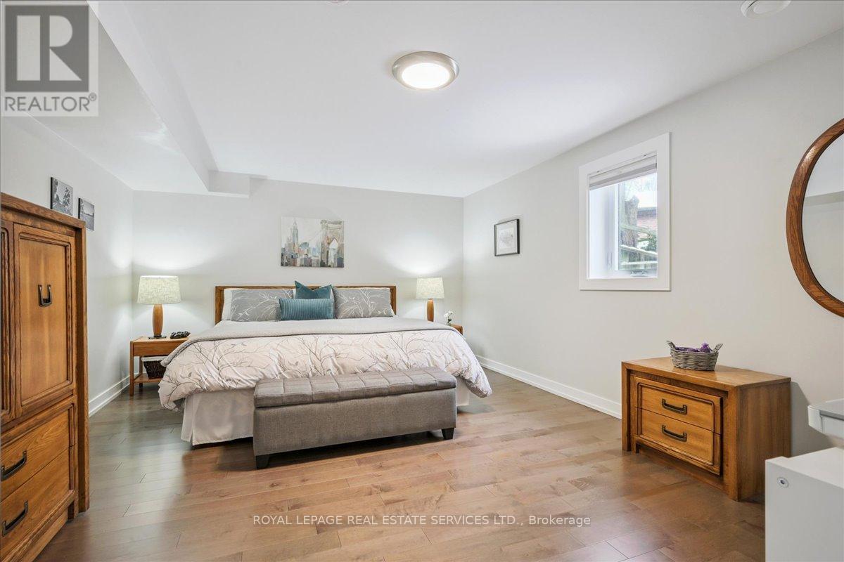1466 Flaminia Court, Mississauga, ON - Indoor Photo Showing Bedroom