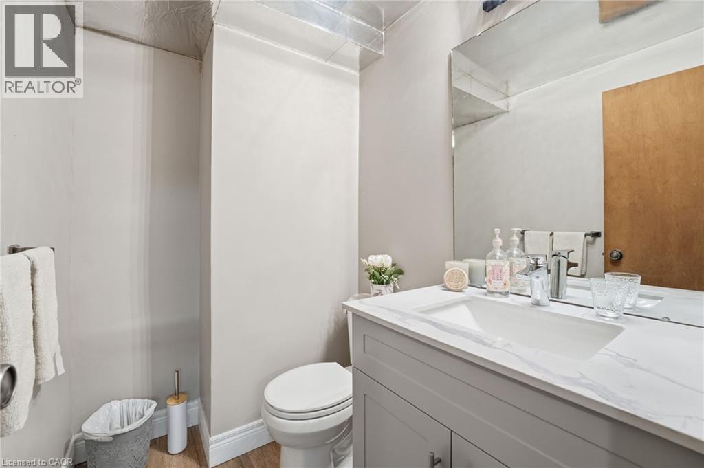 298 Sanatorium Road, Hamilton, ON - Indoor Photo Showing Bathroom