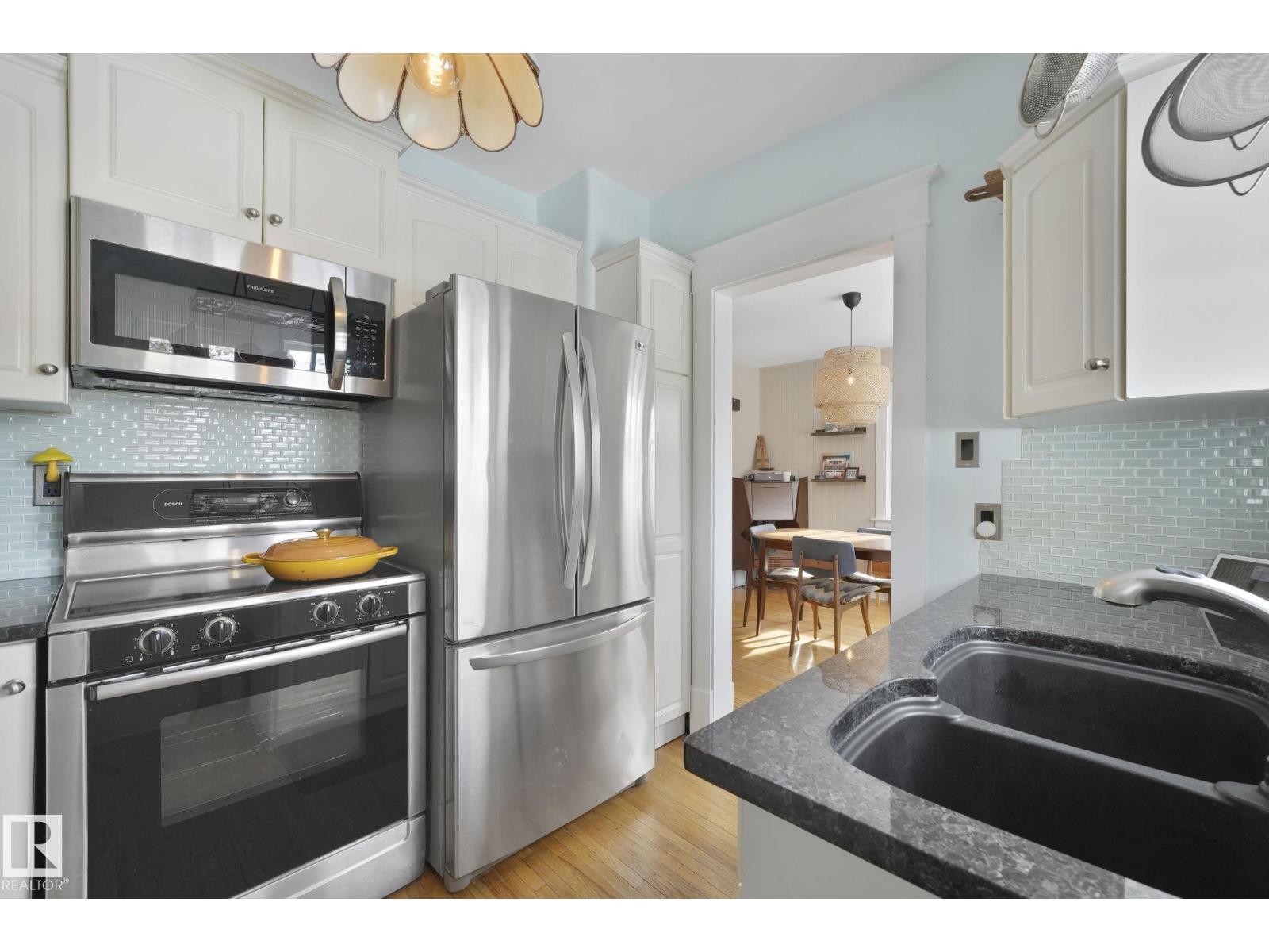 11036 125 St Nw, Edmonton, AB - Indoor Photo Showing Kitchen With Double Sink