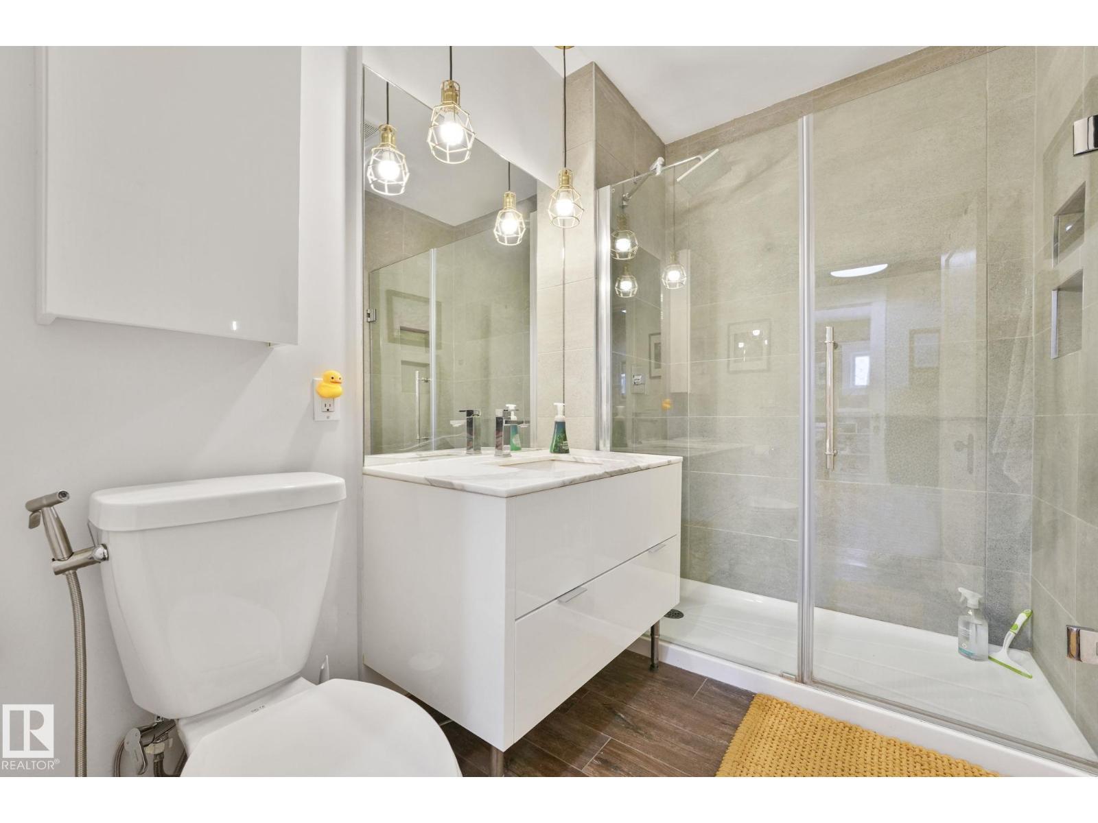 11036 125 St Nw, Edmonton, AB - Indoor Photo Showing Bathroom