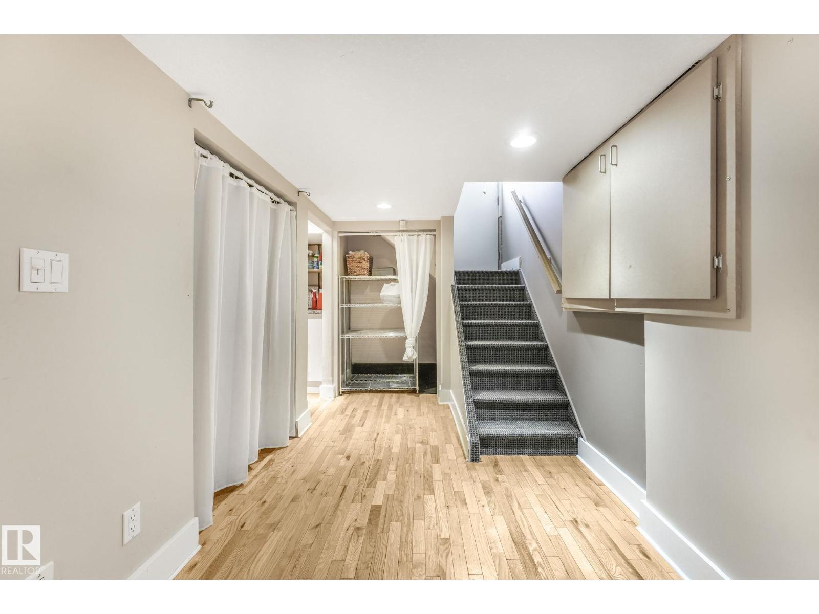 11036 125 St Nw, Edmonton, AB - Indoor Photo Showing Other Room