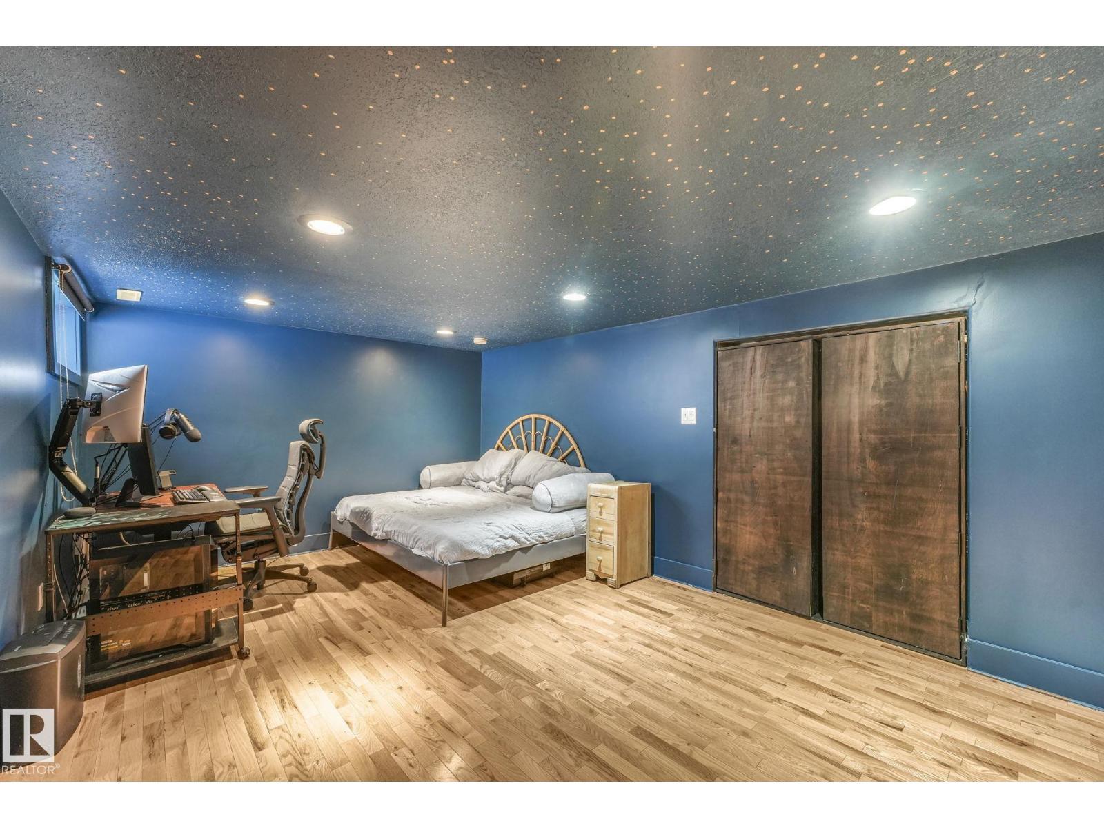 11036 125 St Nw, Edmonton, AB - Indoor