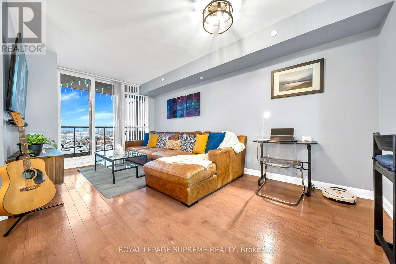 1804 - 205 Sherway Gardens Road, Toronto, ON - Indoor Photo Showing Living Room