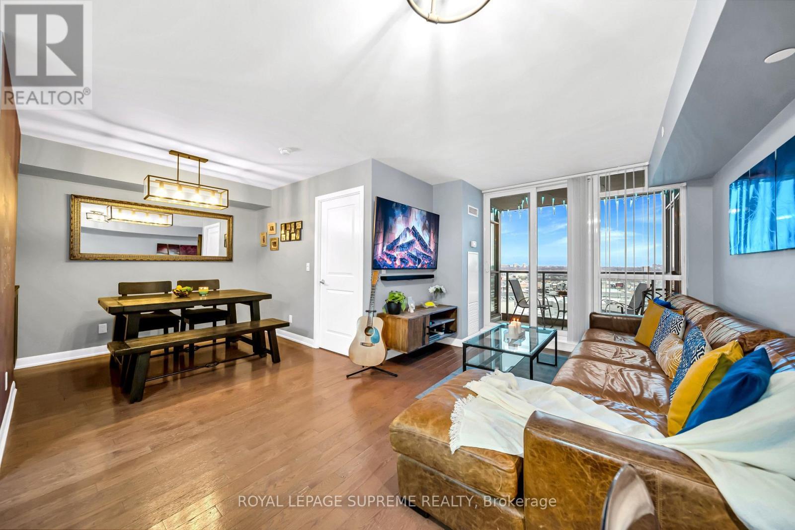 1804 - 205 Sherway Gardens Road, Toronto, ON - Indoor Photo Showing Living Room