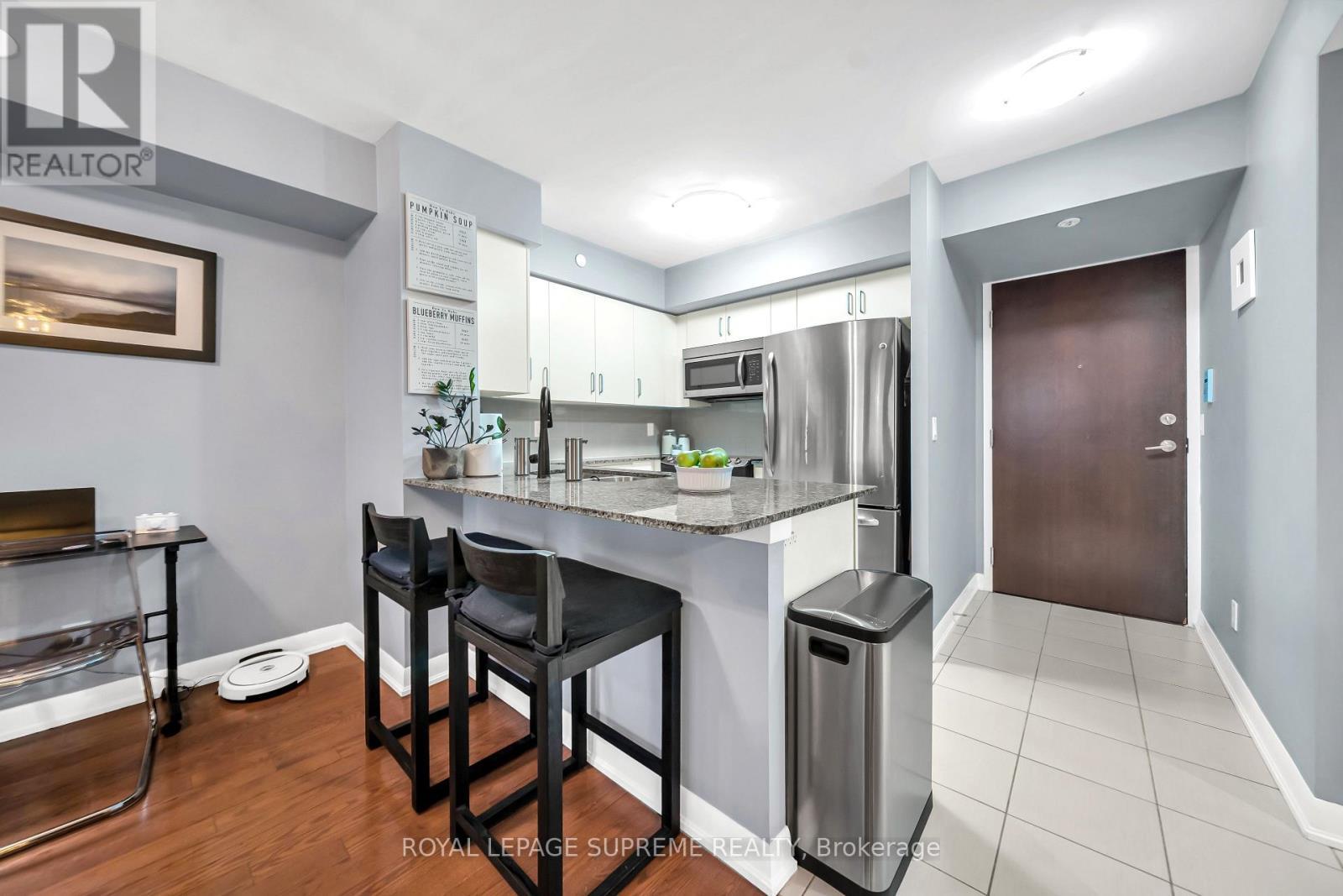 1804 - 205 Sherway Gardens Road, Toronto, ON - Indoor Photo Showing Kitchen