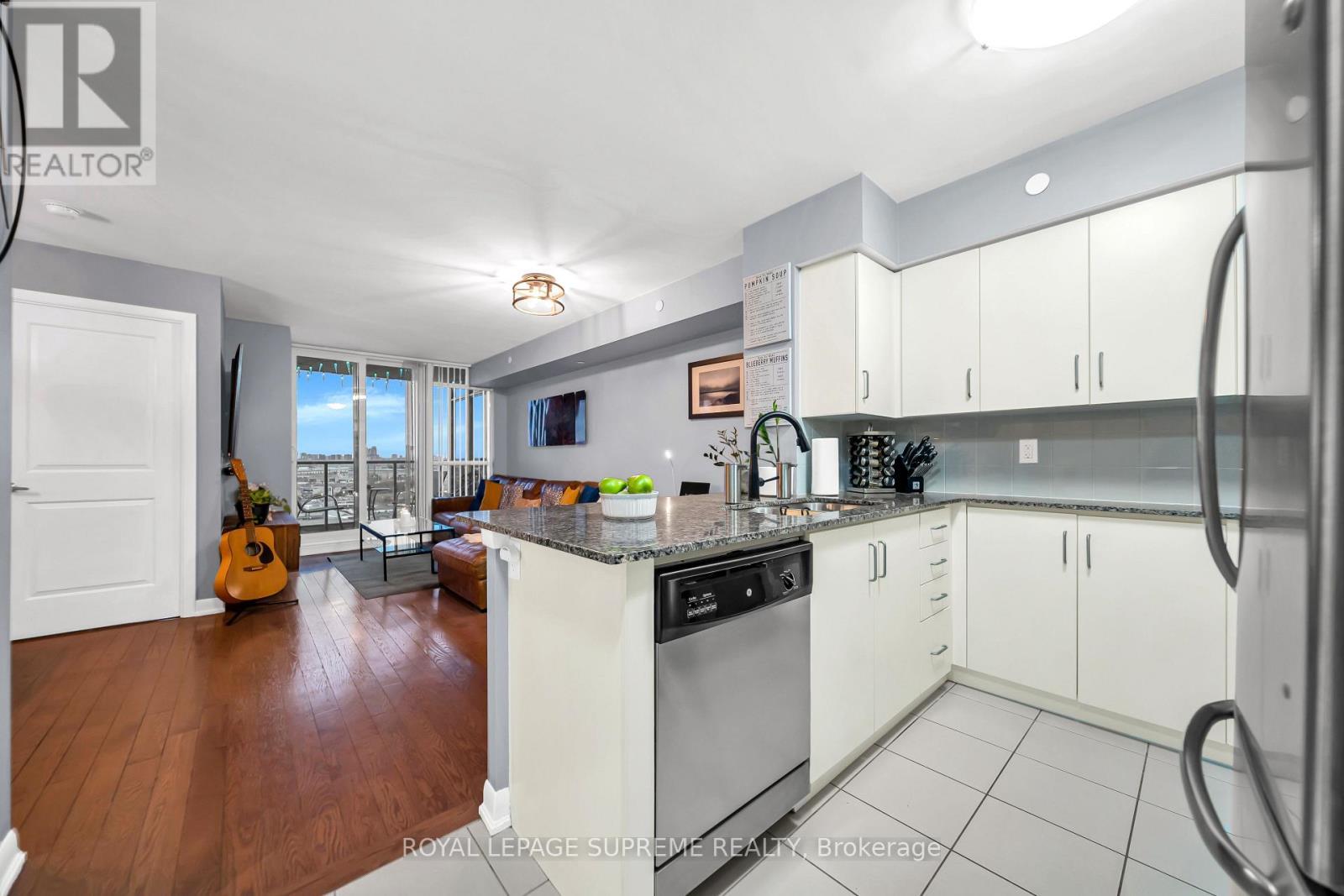 1804 - 205 Sherway Gardens Road, Toronto, ON - Indoor Photo Showing Kitchen