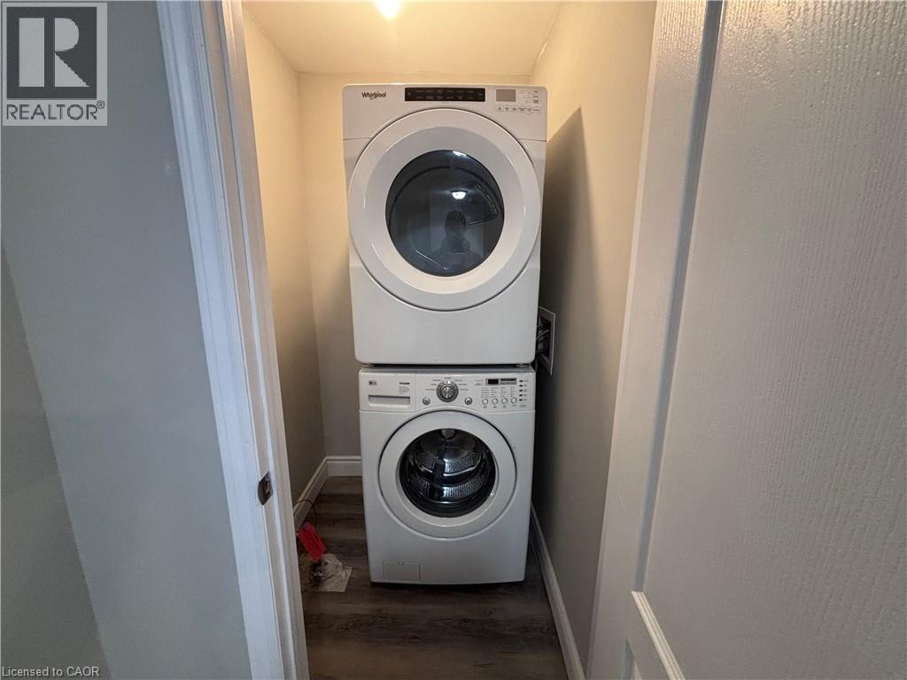300 East 43Rd Street, Hamilton, ON - Indoor Photo Showing Laundry Room