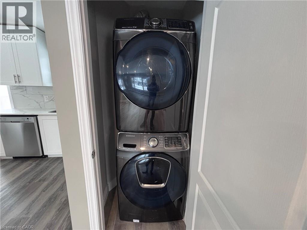 300 East 43Rd Street, Hamilton, ON - Indoor Photo Showing Laundry Room