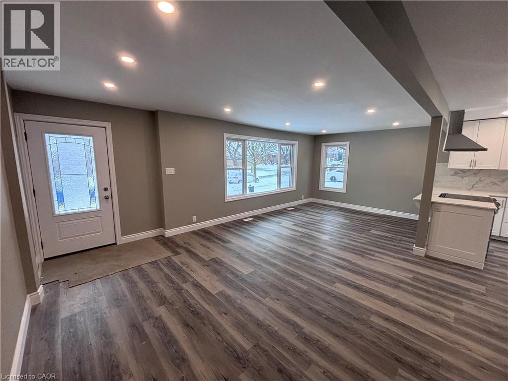 300 East 43Rd Street, Hamilton, ON - Indoor Photo Showing Other Room