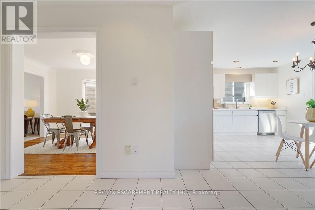 43 Glenayr Street, Hamilton, ON - Indoor Photo Showing Dining Room