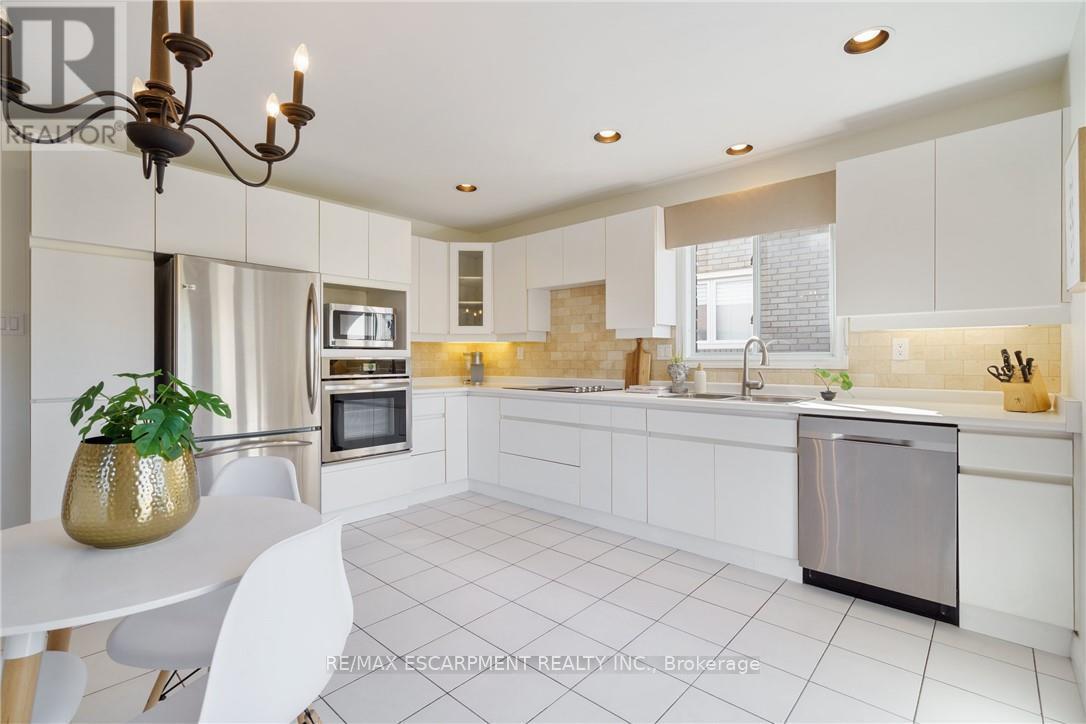 43 Glenayr Street, Hamilton, ON - Indoor Photo Showing Kitchen With Stainless Steel Kitchen