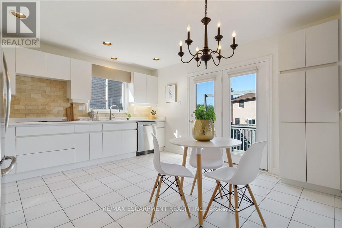 43 Glenayr Street, Hamilton, ON - Indoor Photo Showing Dining Room