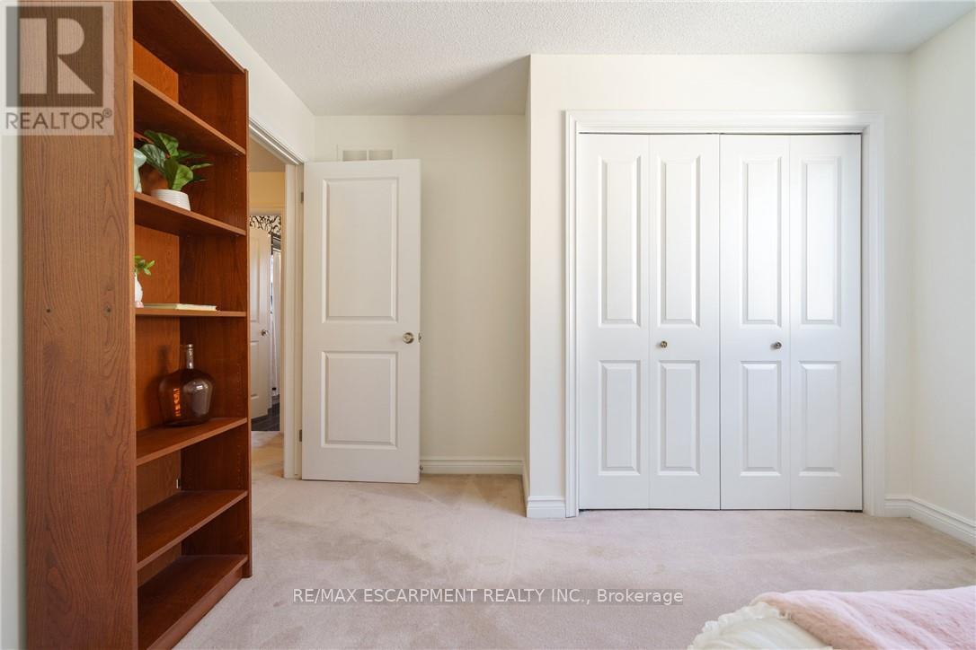 43 Glenayr Street, Hamilton, ON - Indoor Photo Showing Bedroom