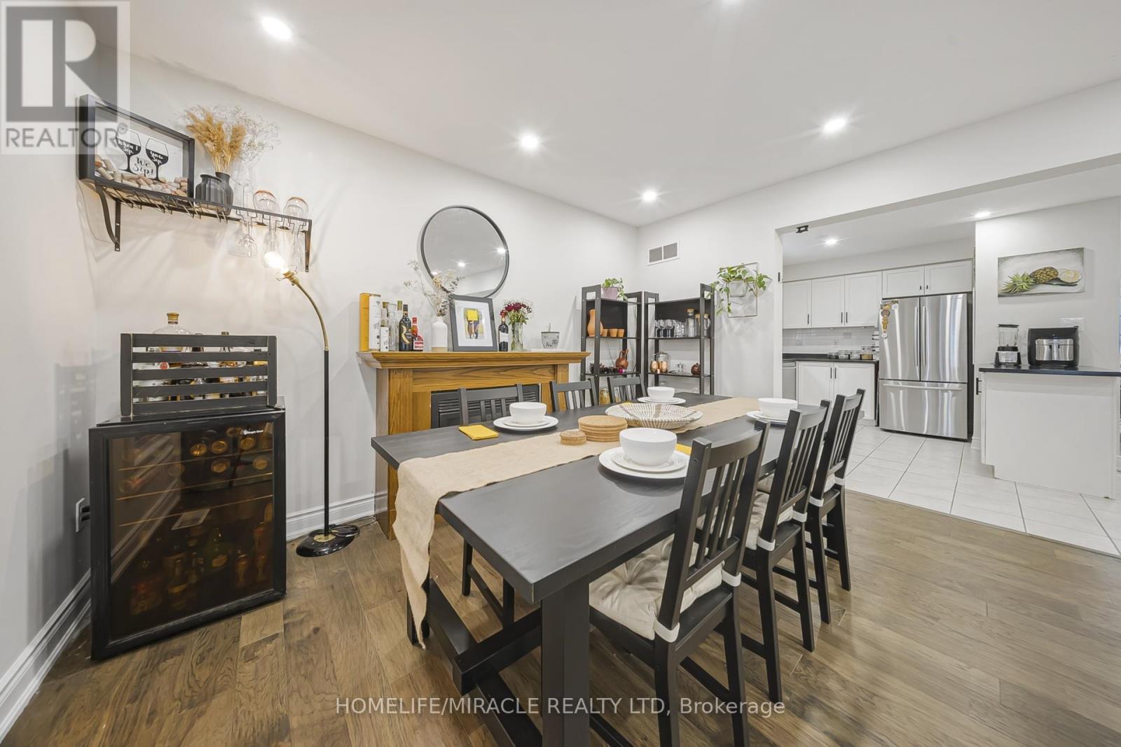 469 Old Newbury Lane, Cambridge, ON - Indoor Photo Showing Dining Room