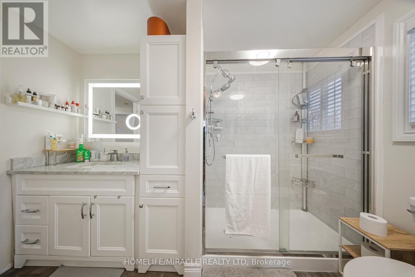 469 Old Newbury Lane, Cambridge, ON - Indoor Photo Showing Bathroom