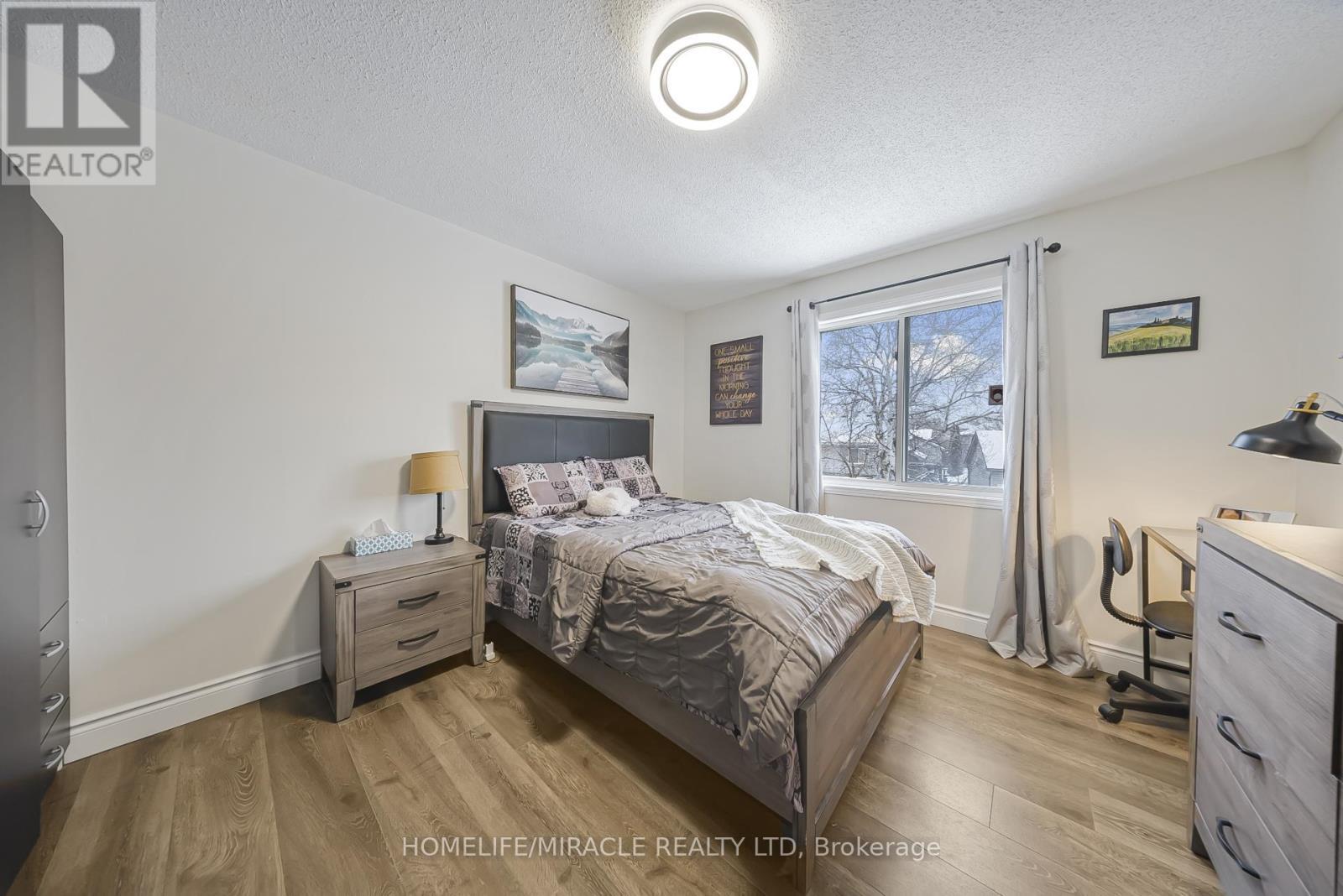 469 Old Newbury Lane, Cambridge, ON - Indoor Photo Showing Bedroom