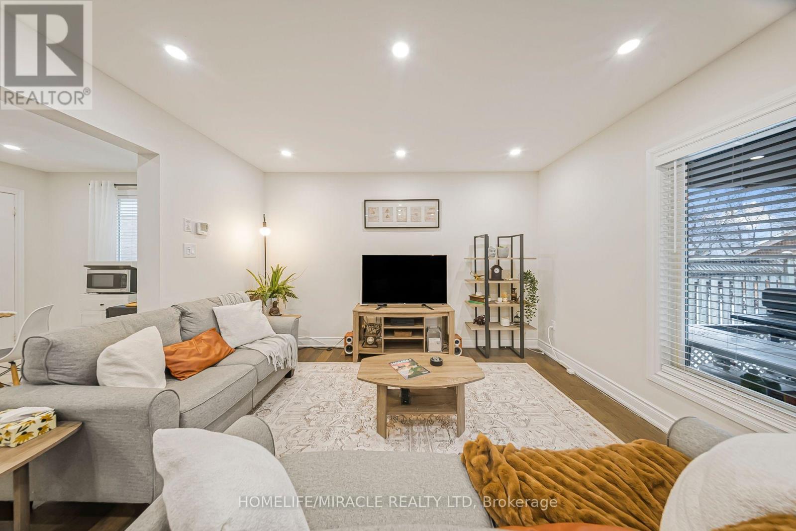 469 Old Newbury Lane, Cambridge, ON - Indoor Photo Showing Living Room