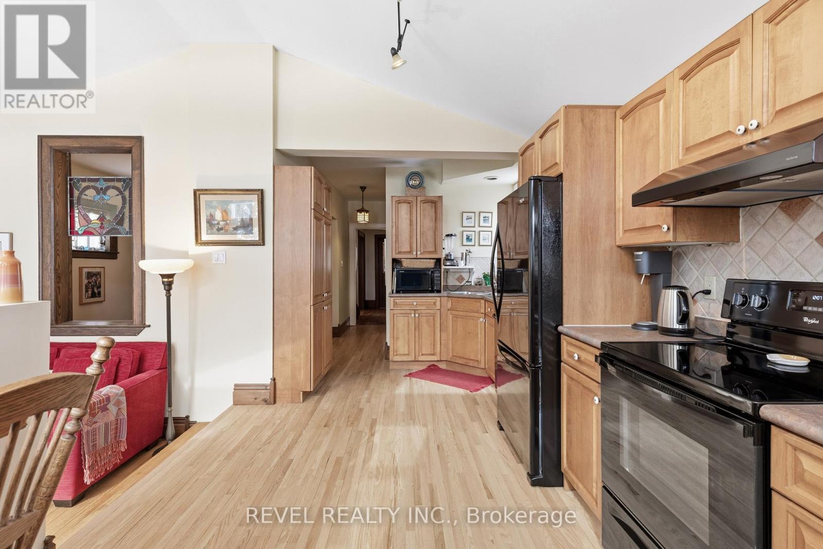 31 Fair Avenue, Kawartha Lakes (Lindsay), ON - Indoor Photo Showing Kitchen