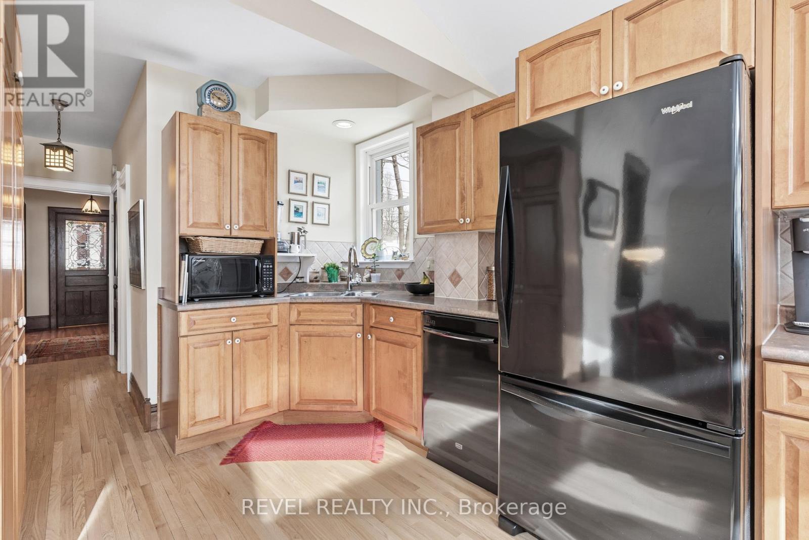 31 Fair Avenue, Kawartha Lakes (Lindsay), ON - Indoor Photo Showing Kitchen