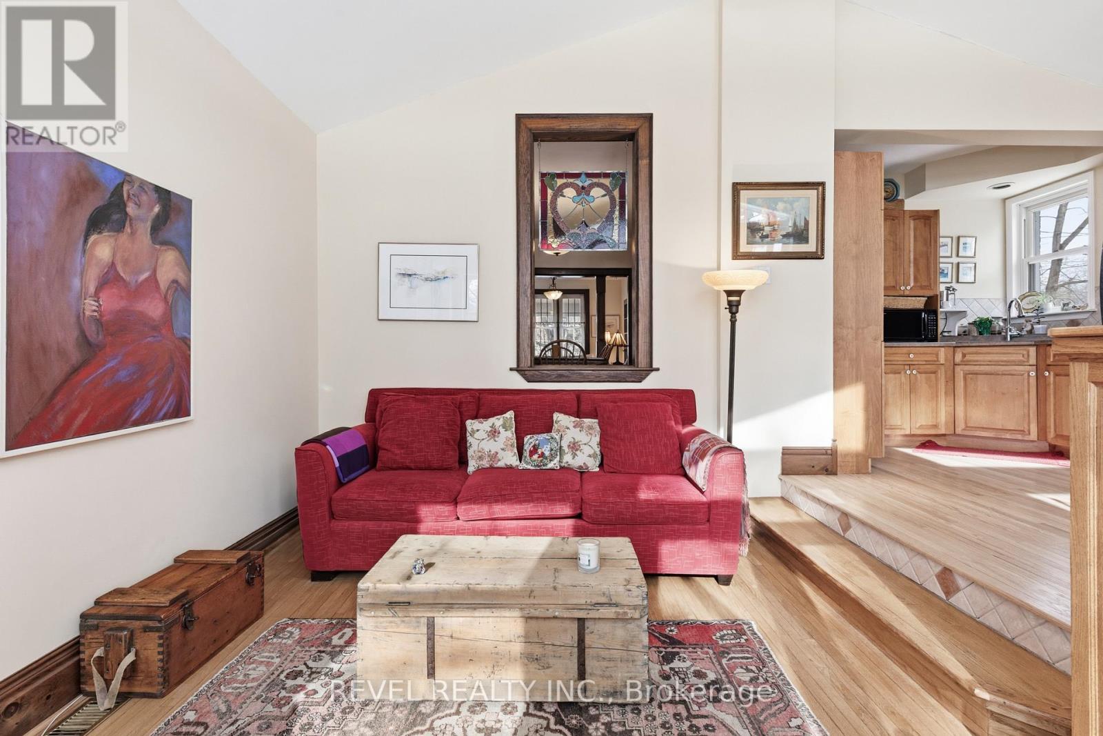 31 Fair Avenue, Kawartha Lakes (Lindsay), ON - Indoor Photo Showing Living Room