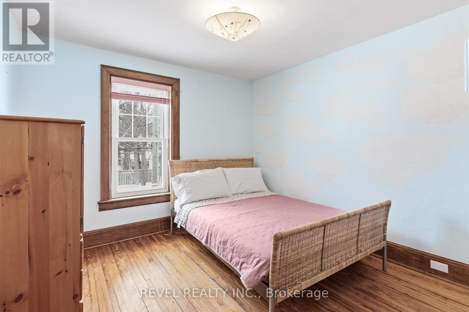 31 Fair Avenue, Kawartha Lakes (Lindsay), ON - Indoor Photo Showing Bedroom