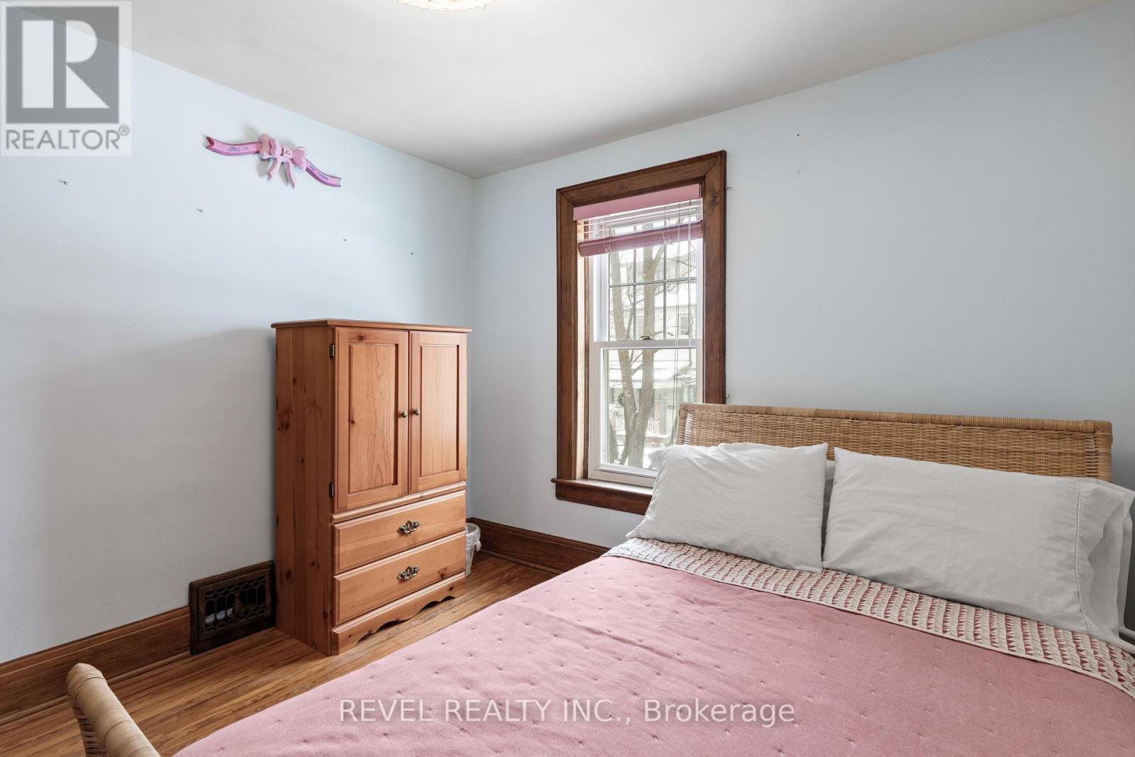 31 Fair Avenue, Kawartha Lakes (Lindsay), ON - Indoor Photo Showing Bedroom