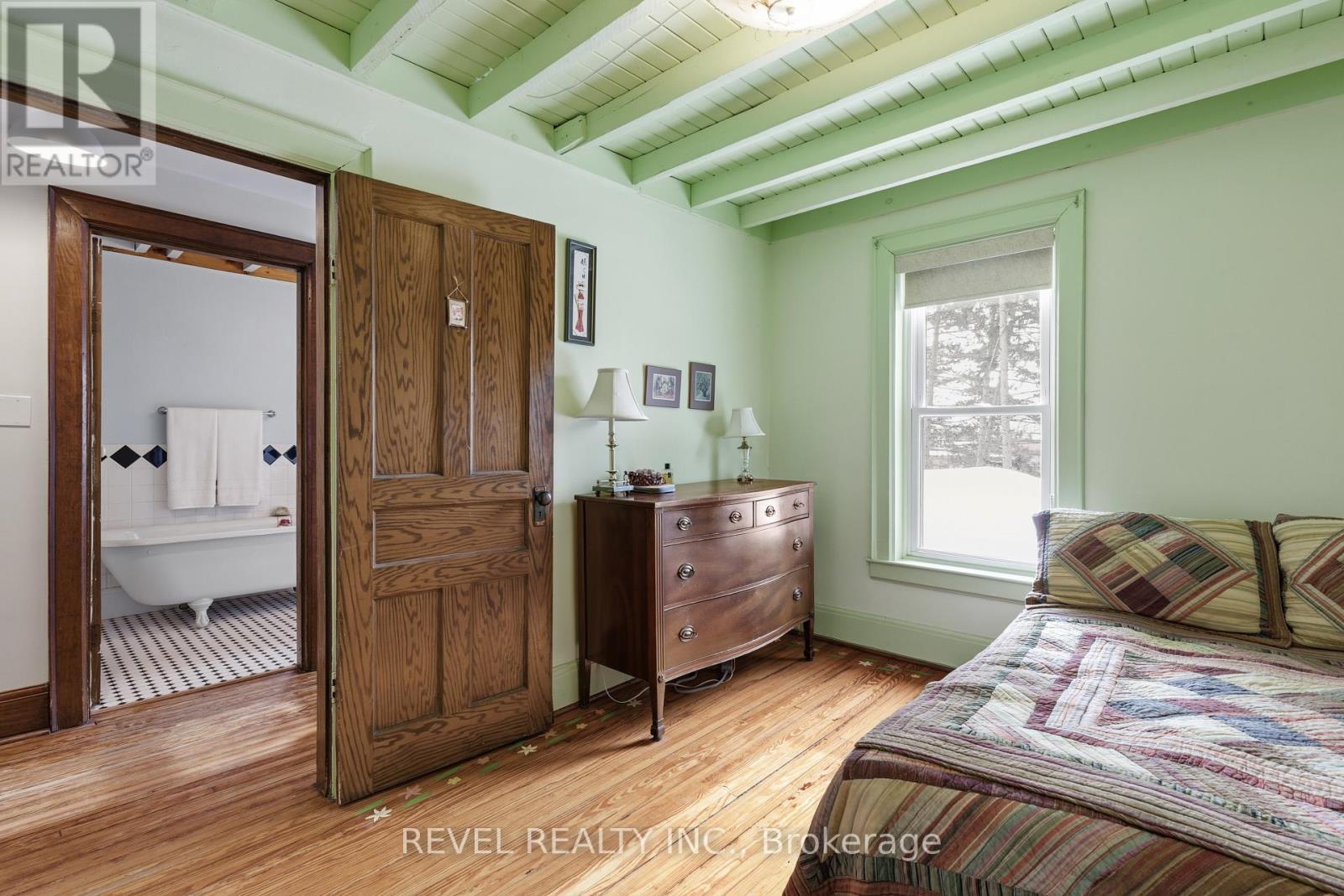 31 Fair Avenue, Kawartha Lakes (Lindsay), ON - Indoor Photo Showing Bedroom