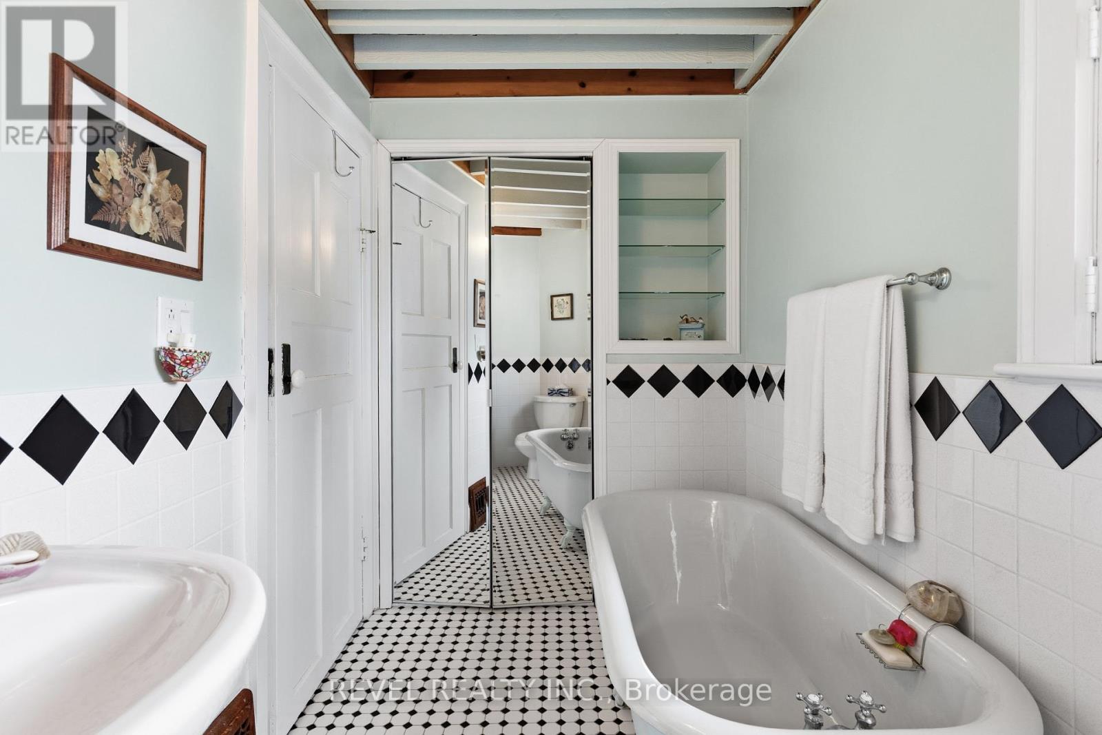 31 Fair Avenue, Kawartha Lakes (Lindsay), ON - Indoor Photo Showing Bathroom