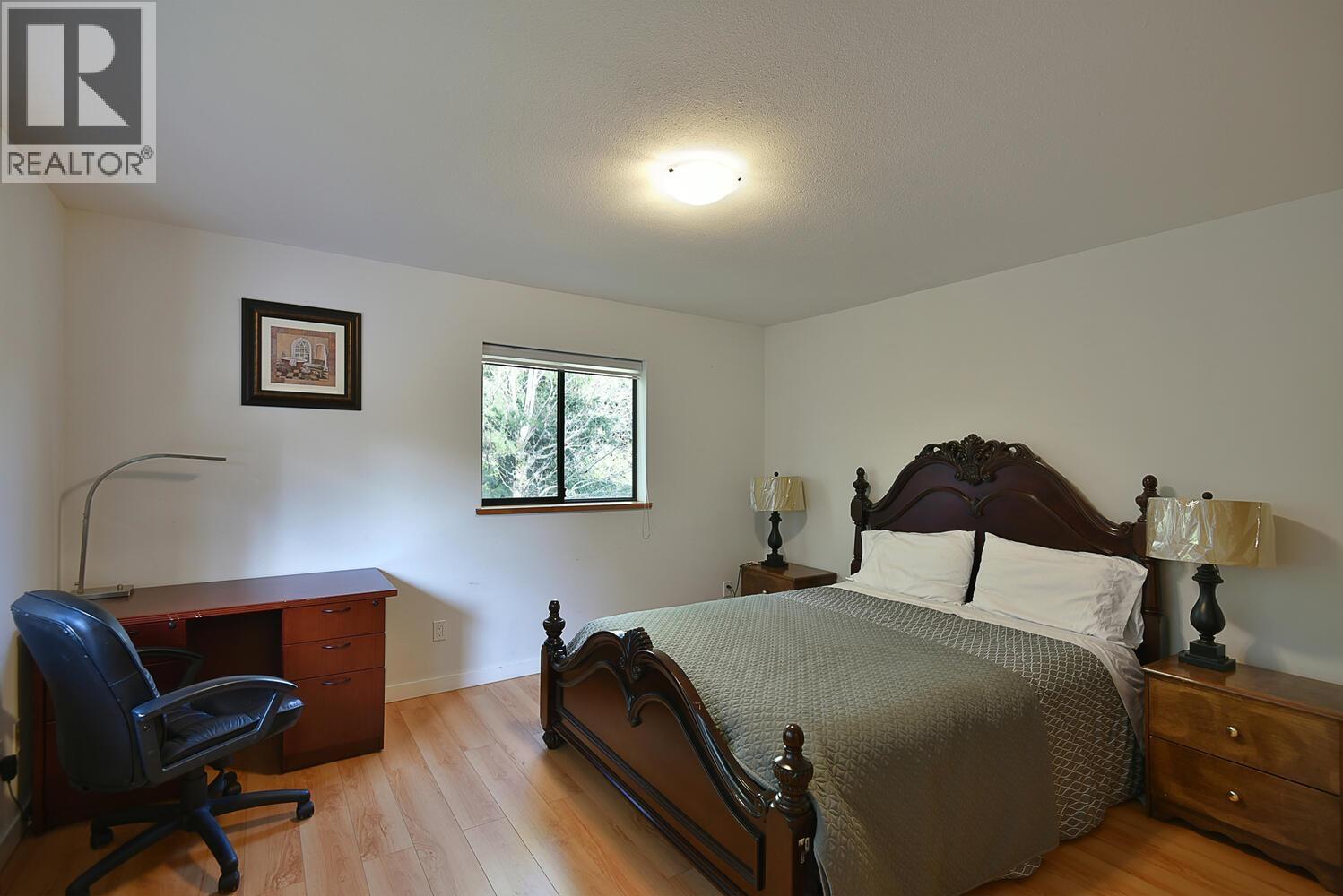 6377 N Gale Avenue, Sechelt, BC