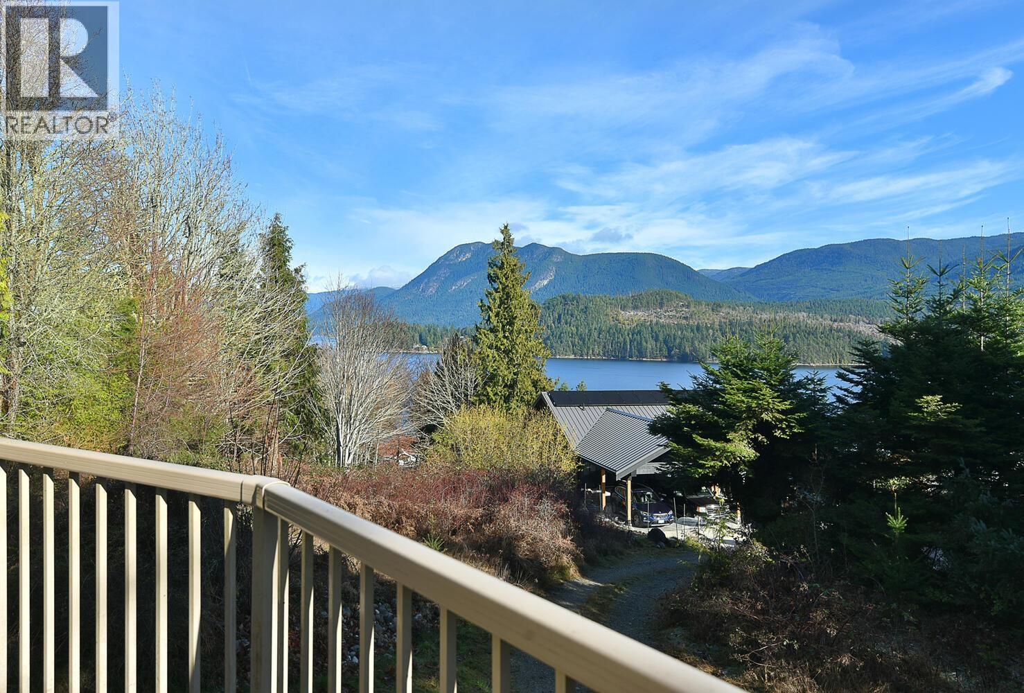 6377 N Gale Avenue, Sechelt, BC