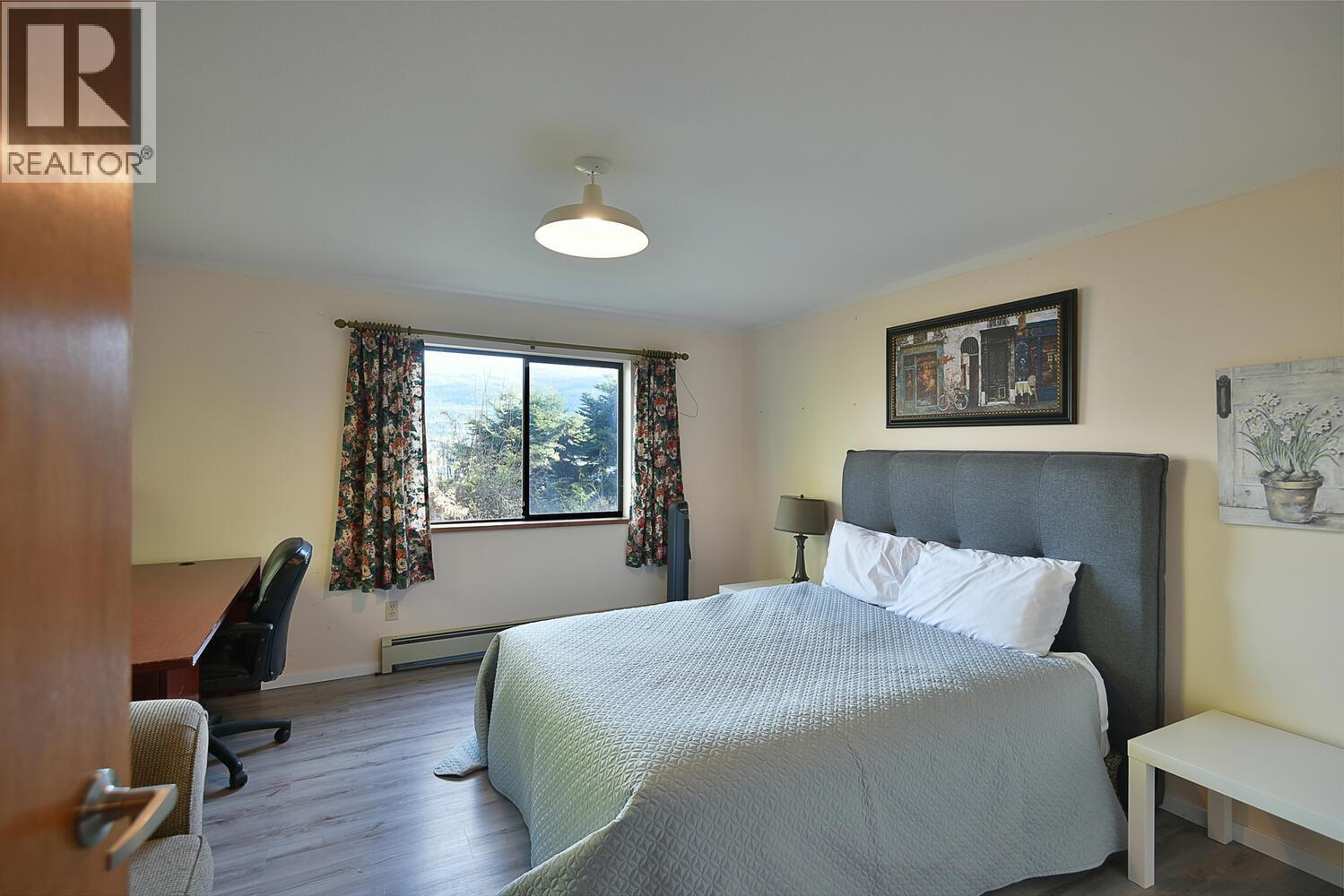 6377 N Gale Avenue, Sechelt, BC