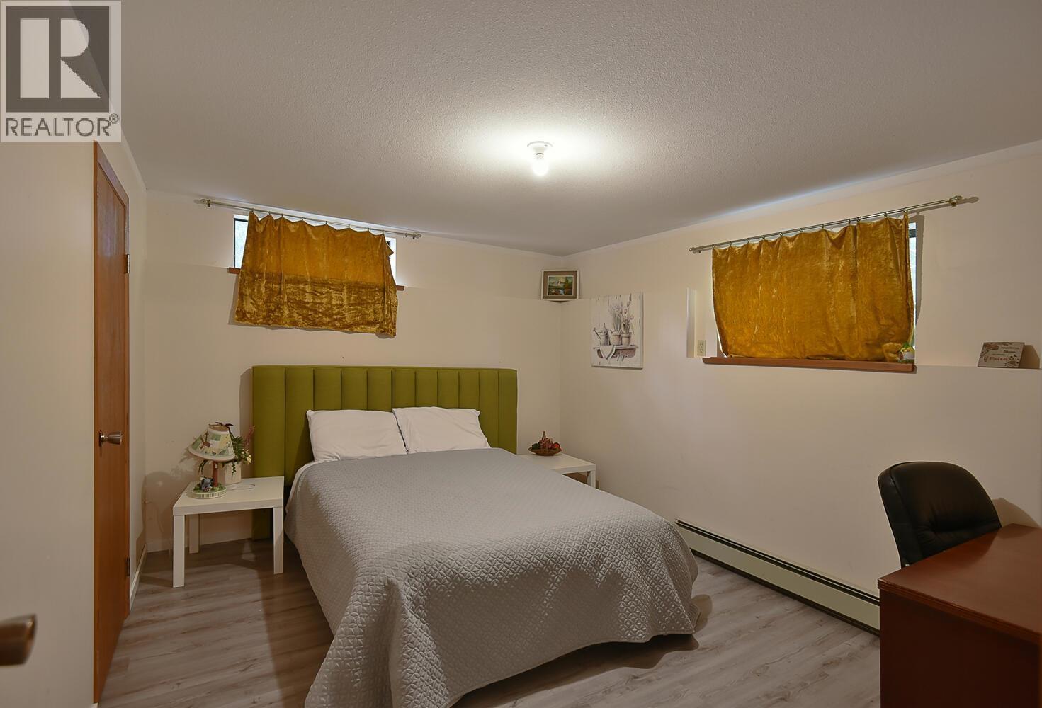 6377 N Gale Avenue, Sechelt, BC