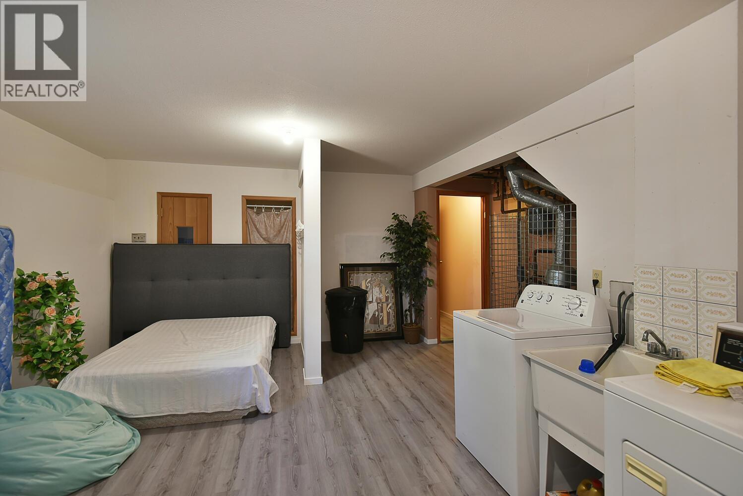 6377 N Gale Avenue, Sechelt, BC