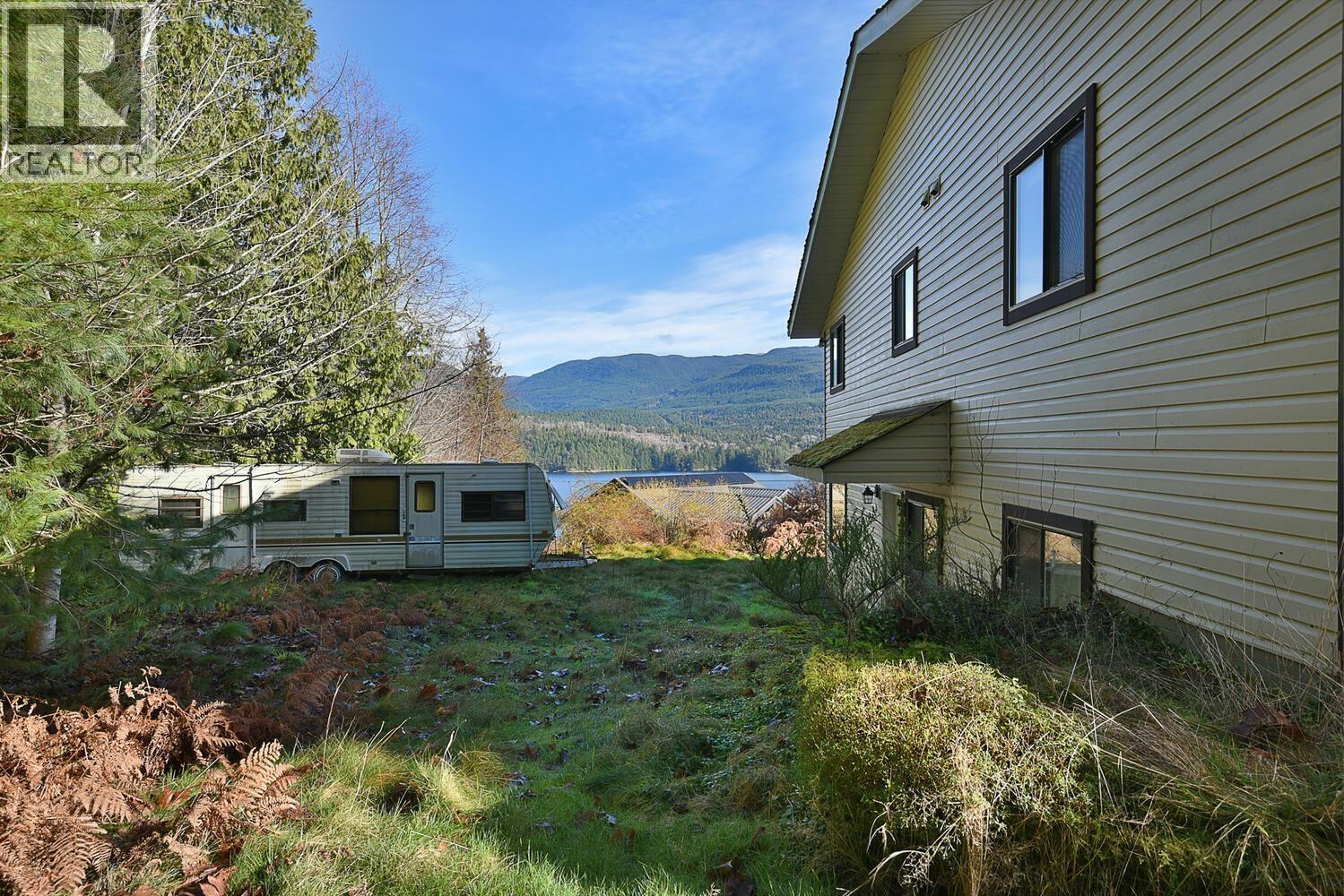 6377 N Gale Avenue, Sechelt, BC