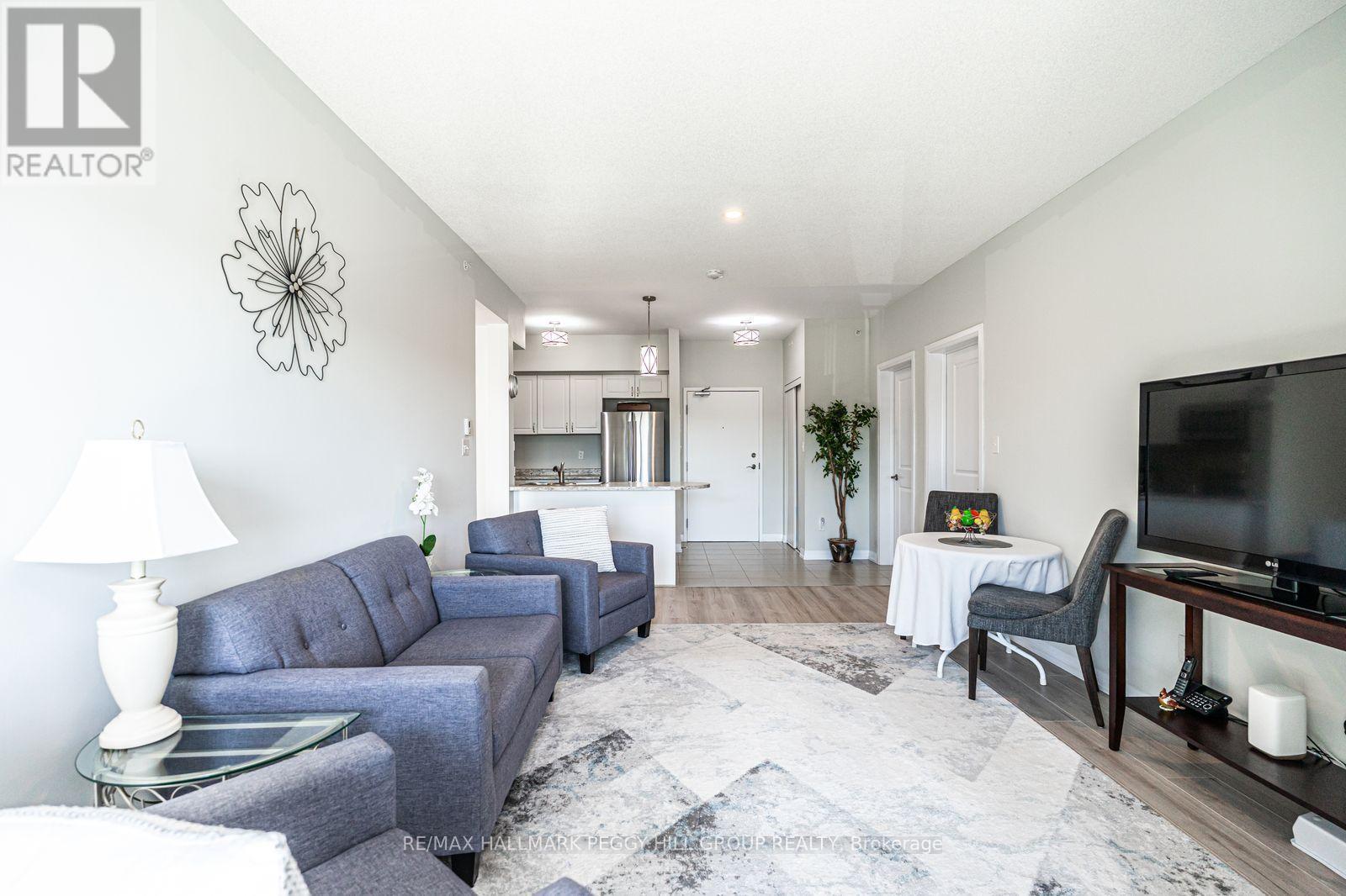404 - 295 Cundles Road E, Barrie, ON - Indoor Photo Showing Living Room