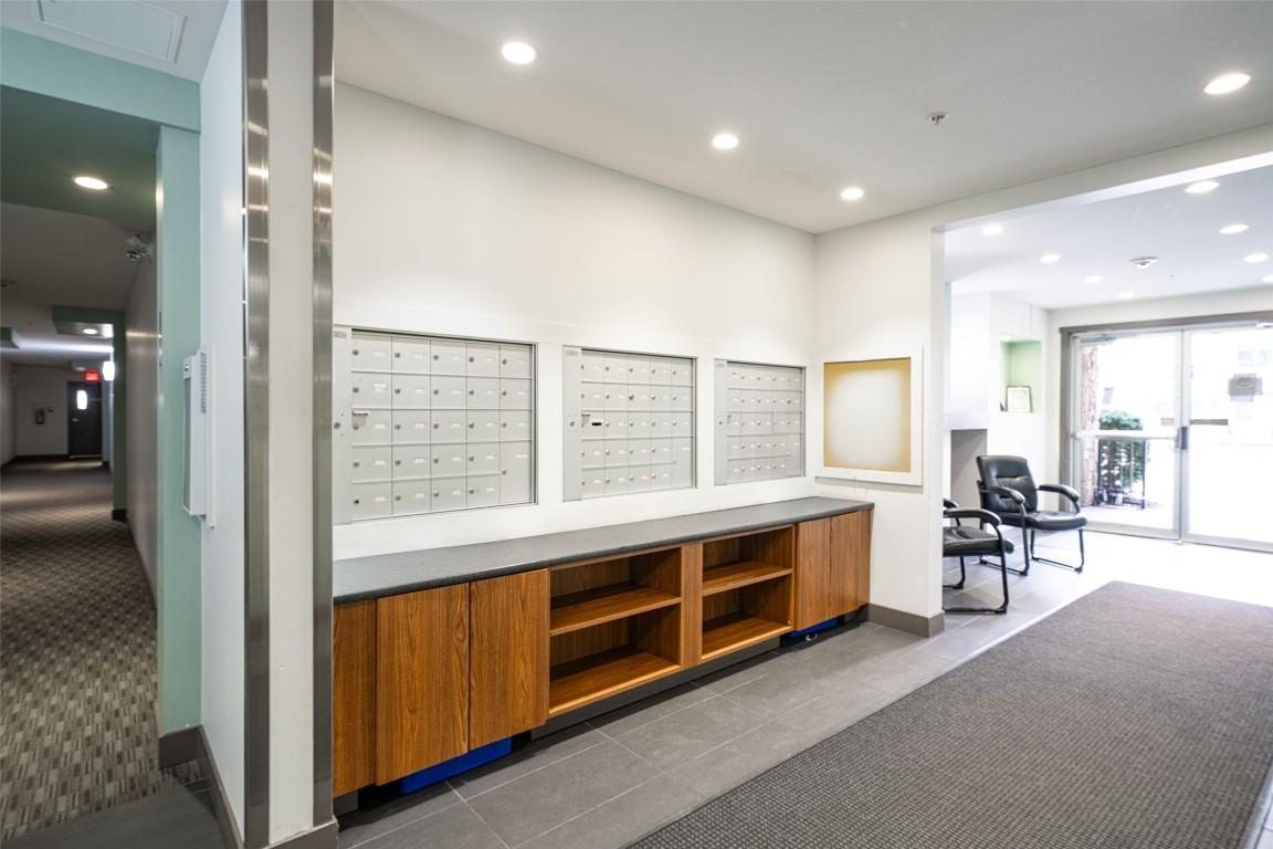 211-1350 Ridgeway Drive, Kelowna, BC - Indoor