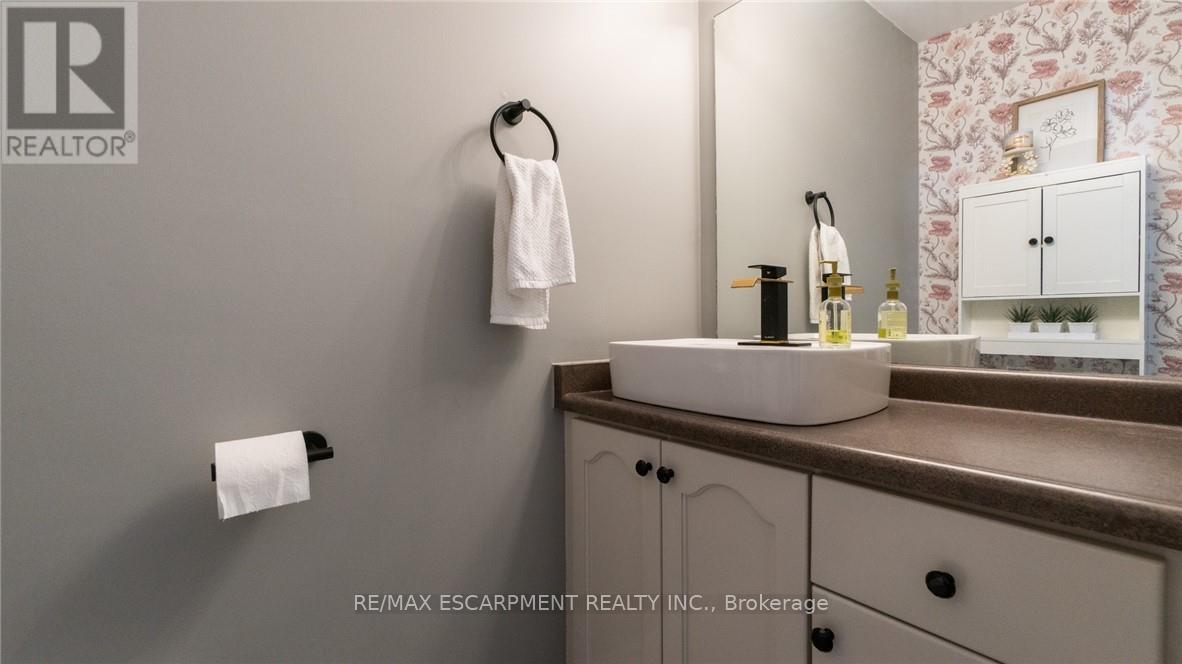 2062 Westmount Drive, Oakville, ON - Indoor Photo Showing Bathroom